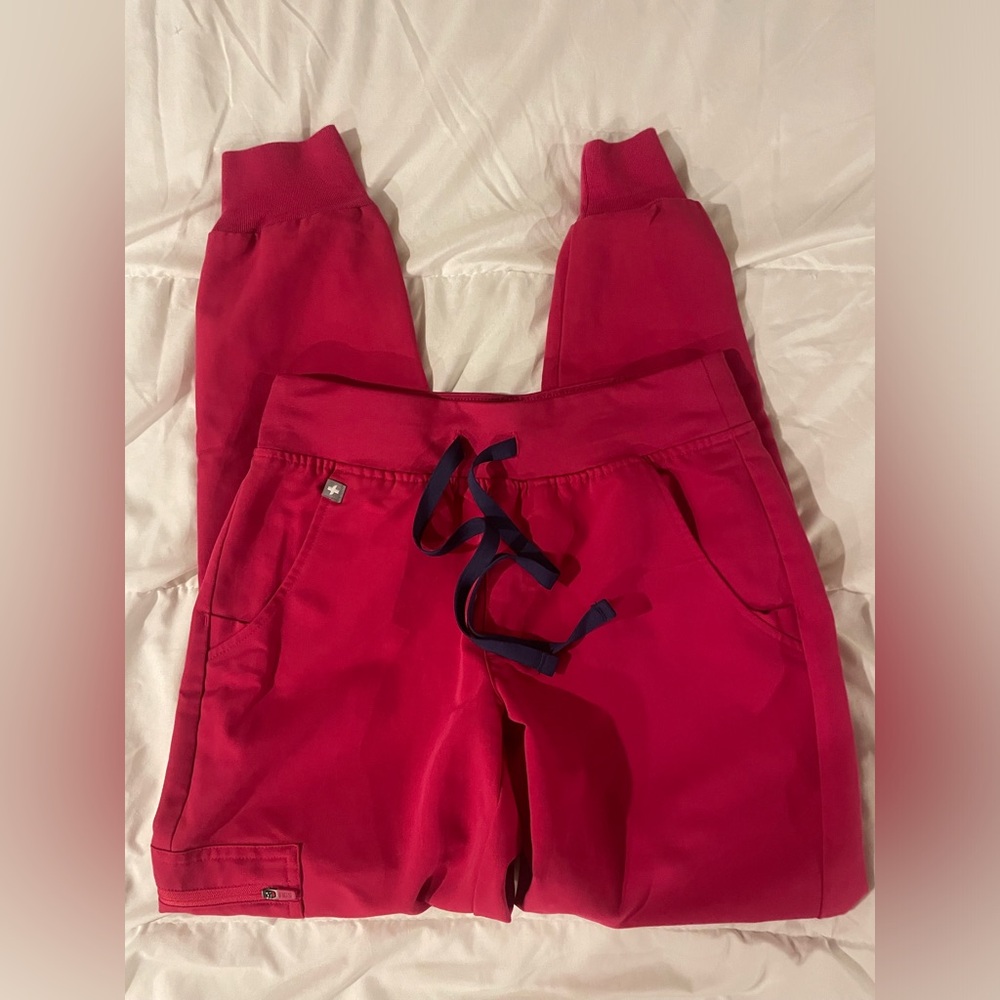 FIGS Zamora scrub joggers